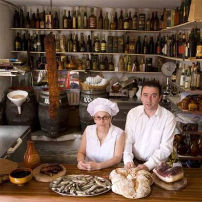 Eva Llares y José Ríos, en el restaurante Casa Ríos, de Xesteda.