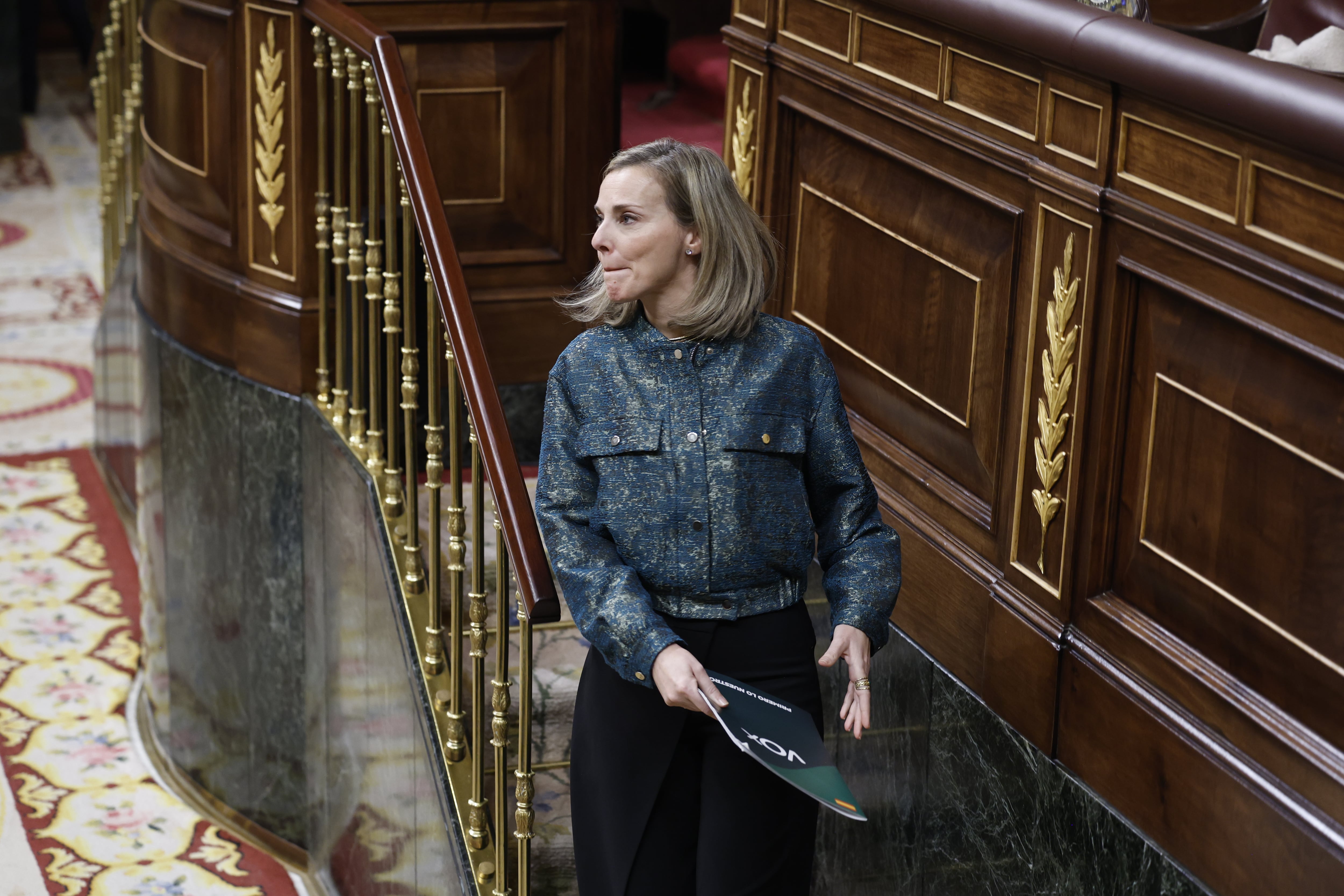 La diputada de Vox Blanca Armario González interviene durante el pleno en el Congreso de este martes.