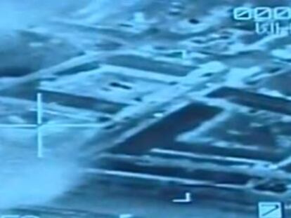 Video a&eacute;reo distribuido por el Ministerio de Defensa egicio en el que se ven las posiciones del EI, en Libia. 