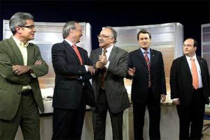 De izquierda a derecha, Saura, Piqué, Carod, Mas e Iceta, ayer antes del inicio del debate.