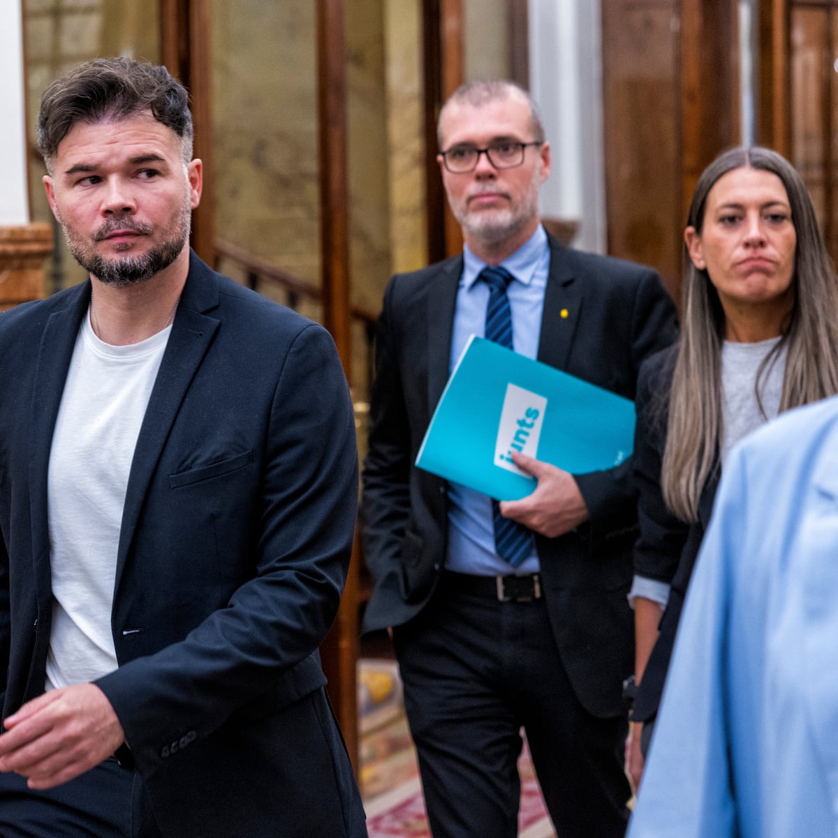 ERC y Junts dejan solo al Gobierno en la batalla de las centrales ...