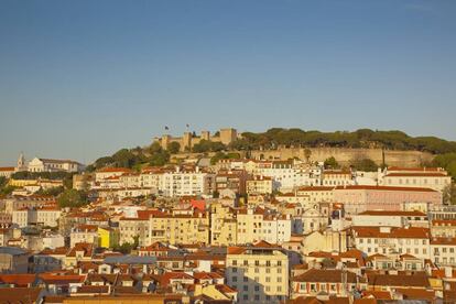 Las últimas investigaciones colocan en la colina del Castillo de San Jorge (en la imagen) un gran asentamiento fenicio en Lisboa.