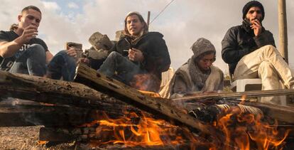 J&oacute;venes colonos preparados para defender Amona, el pasado d&iacute;a 18.Y