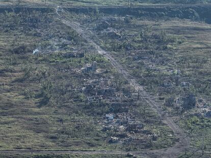 Vista tomada el 6 de septiembre de un conjunto de casas destruidas en la localidad de Andriivka, en la provincia ucrania de Donetsk.