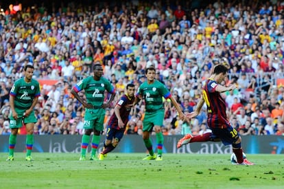 Messi marca de penalti uno de sus goles.