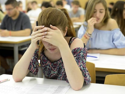 Alumnos durante la última selectividad en la Universidad de Valencia.