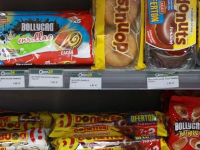 Surtido de productos de Panrico en un supermercado.