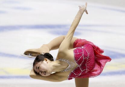 La patinadora china Zijun Li, durante el programa corto del trofeo ISU World Team de patinaje artístico en Tokio, Japón.