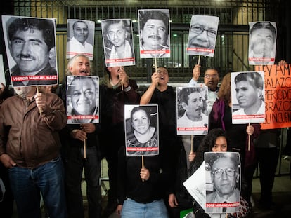 Periodistas y ciudadanos se movilizaron para exigir justicia por los reporteros asesinados en México, en julio de 2023.