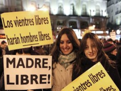 Participantes en la 'marea violeta'.