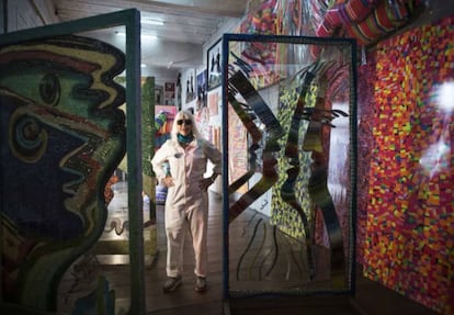 Marta Minujín posa en su estudio en Buenos Aires tras ganar el Premio Velázquez de Artes Plásticas 2016.