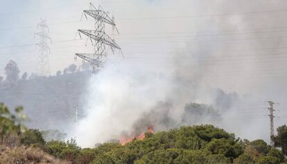 El foc entre Canyelles i Torre Bar&oacute;.