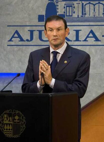 Juan José Ibarretxe, durante su comparecencia ayer en Ajuria-Enea.