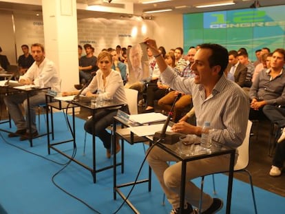 En primera fila, de izquierda a derecha, David &Aacute;lvaro, Ana Isabel P&eacute;rez y Antonio Jos&eacute; Mesa. 