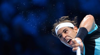 Nadal sirve durante el partido contra Murray.