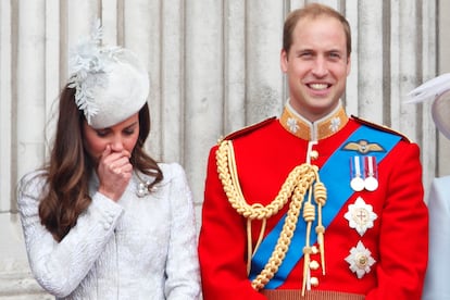 Los Duques de Cambridge durante una recepción oficial.