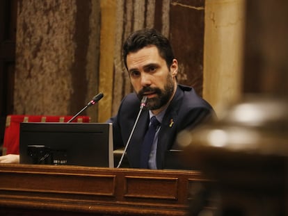 El presidente del Parlament, Roger Torrent, en un pleno de la Cámara catalana.