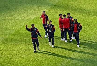 Lamine Yamal, Gavi, Nico Willian, Fermin Lopez y Pedri pisan el verde del estadio Olímpico de Berlín en los momentos previos al final contra Inglaterra. 