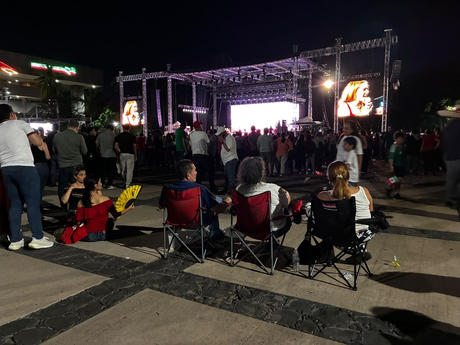 Con poca asistencia el Grito de Independencia en Culiacán.