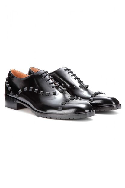 Zapatos 'oxford' de aire masculino firmados por Valentino. Su precio original era de 610 euros y ahora cuestan 369 (ahorro de 241 euros).