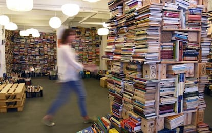 Interior de TuuuLibrería, en la calle Padilla de Madrid.