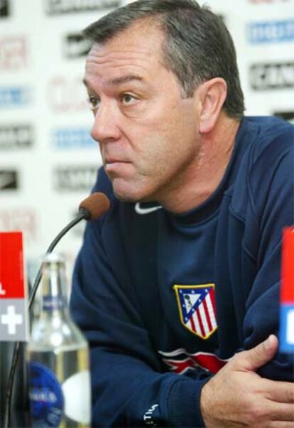 César Ferrando, durante una conferencia de prensa.