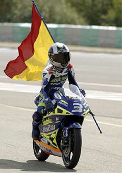 Daniel Pedrosa celebra su victoria en el circuito de Brno.