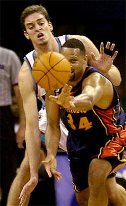 Pau Gasol, en un momento del partido contra Golden State Warriors.