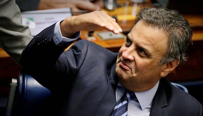 Aécio: de presidenciável aclamado a rejeitado no próprio estado.