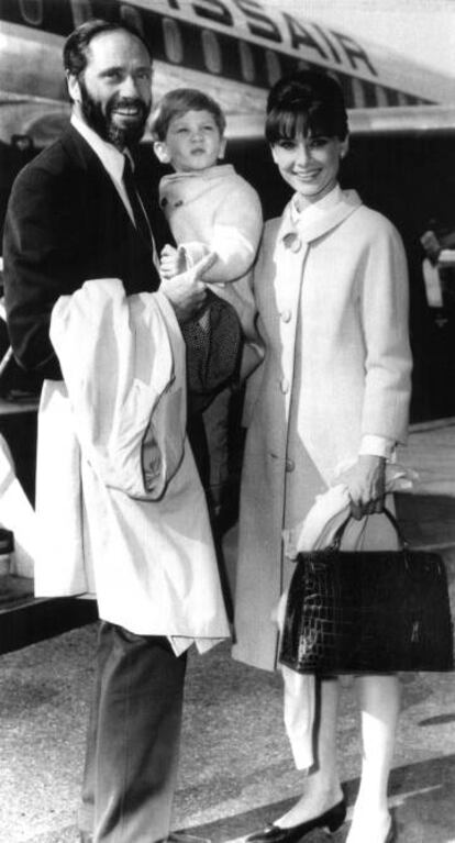Mel Ferrer, Sean Ferrer, y Audrey Hepburn, en 1963.