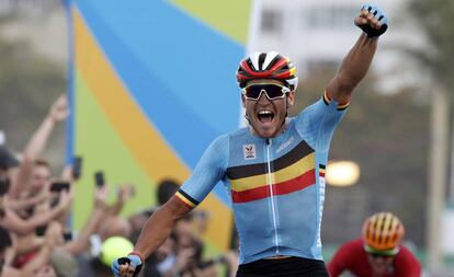 Greg Van Avermaet (BEL) gana el oro en ciclismo en ruta.