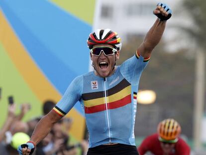 Greg Van Avermaet (BEL) gana el oro en ciclismo en ruta.