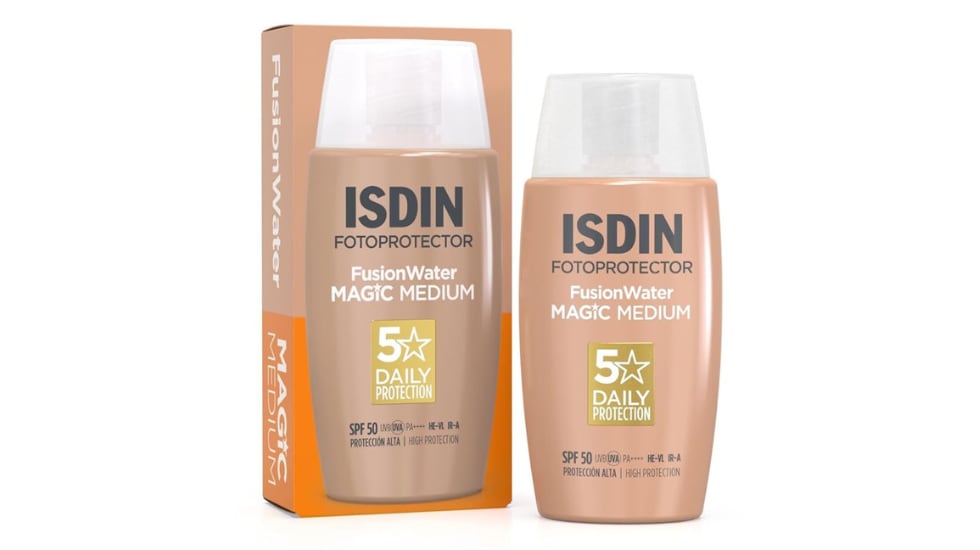Protector solar con color Isdin. 