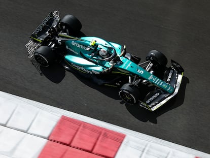 Sebastian Vettel en su monoplaza durante un entrenamiento en el Gran Premio de Abu Dhabi este viernes.