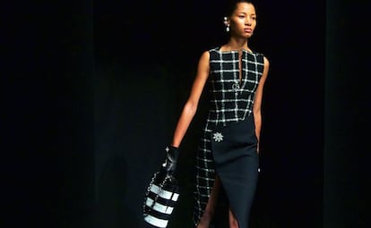 Una imagen del último desfile de Alexander Wang para Balenciaga.