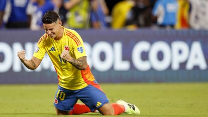 James Rodríguez celebra el triunfo de Colombia sobre Uruguay en las semifinales de la Copa América.