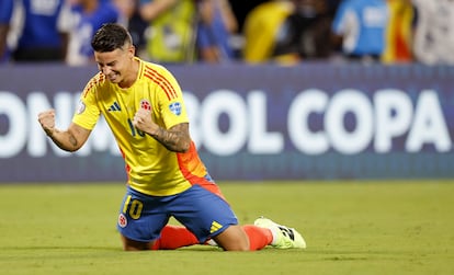 James Rodríguez celebra el triunfo de Colombia sobre Uruguay en las semifinales de la Copa América.