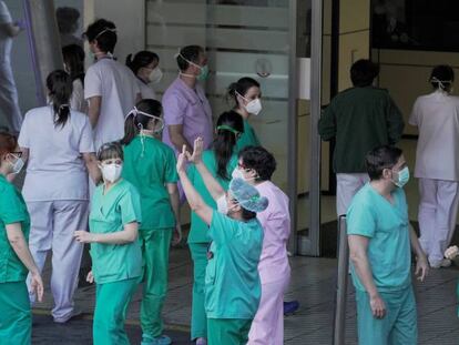 Trabajadores sanitarios en un hospital de Barakaldo.