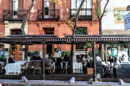 Terraza de un restaurante en la calle Jorge Juan, en el barrio de Salamanca.