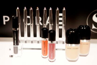 Labiales y bases de maquillaje de la colección de Marc Jacobs.