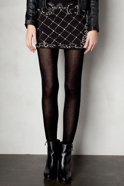 Mini falda de inspiración barroca también al estilo Balmain. Es de Pull&Bear y cuesta 22,99 euros.