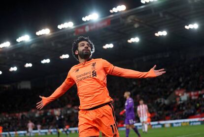 Salah celebra su tercer gol al Stoke City. 