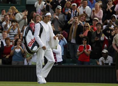 Federer llega a una de las pistas del All England Club