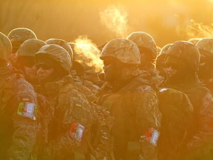 Soldados ucranios en un entrenamiento militar en Reino Unido, en 2023.