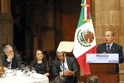 El presidente Felipe Calderón, durante su intervención en el encuentro organizado por EL PAÍS.