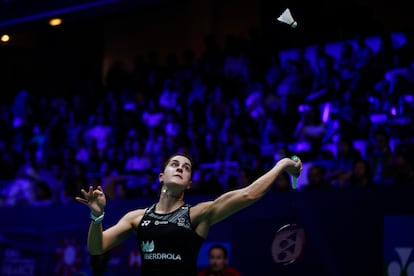 Carolina Marín, durante la final femenina del Abierto de Francia de Bádminton, en París este domingo.