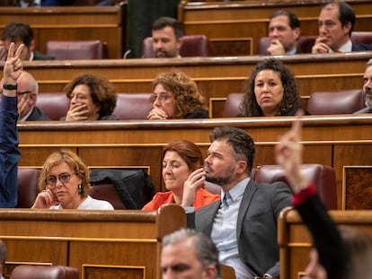 Diputados de ERC, durante la votación del decreto de medidas anticrisis, el jueves pasado en el Congreso.