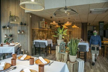 Sala del restaurante Barbecho, en Majadahonda (Madrid).