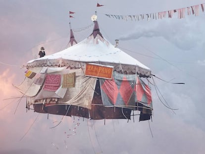 Casas voadoras, um retrato de Paris em formato de balão