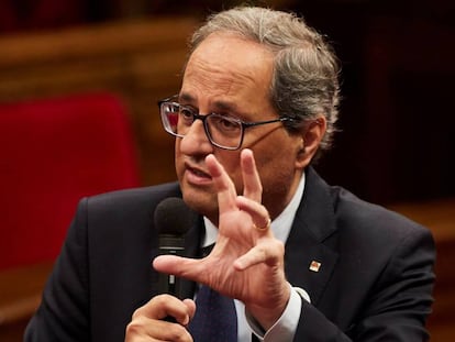 El presidente de la Generalitat, Quim Torra, responde a una pregunta de la oposición durante la sesión de control en el Parlament.